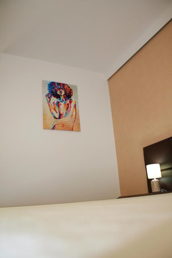 Studio Dristor - Foarte Curat Si Frumos Bucureşti Exterior foto